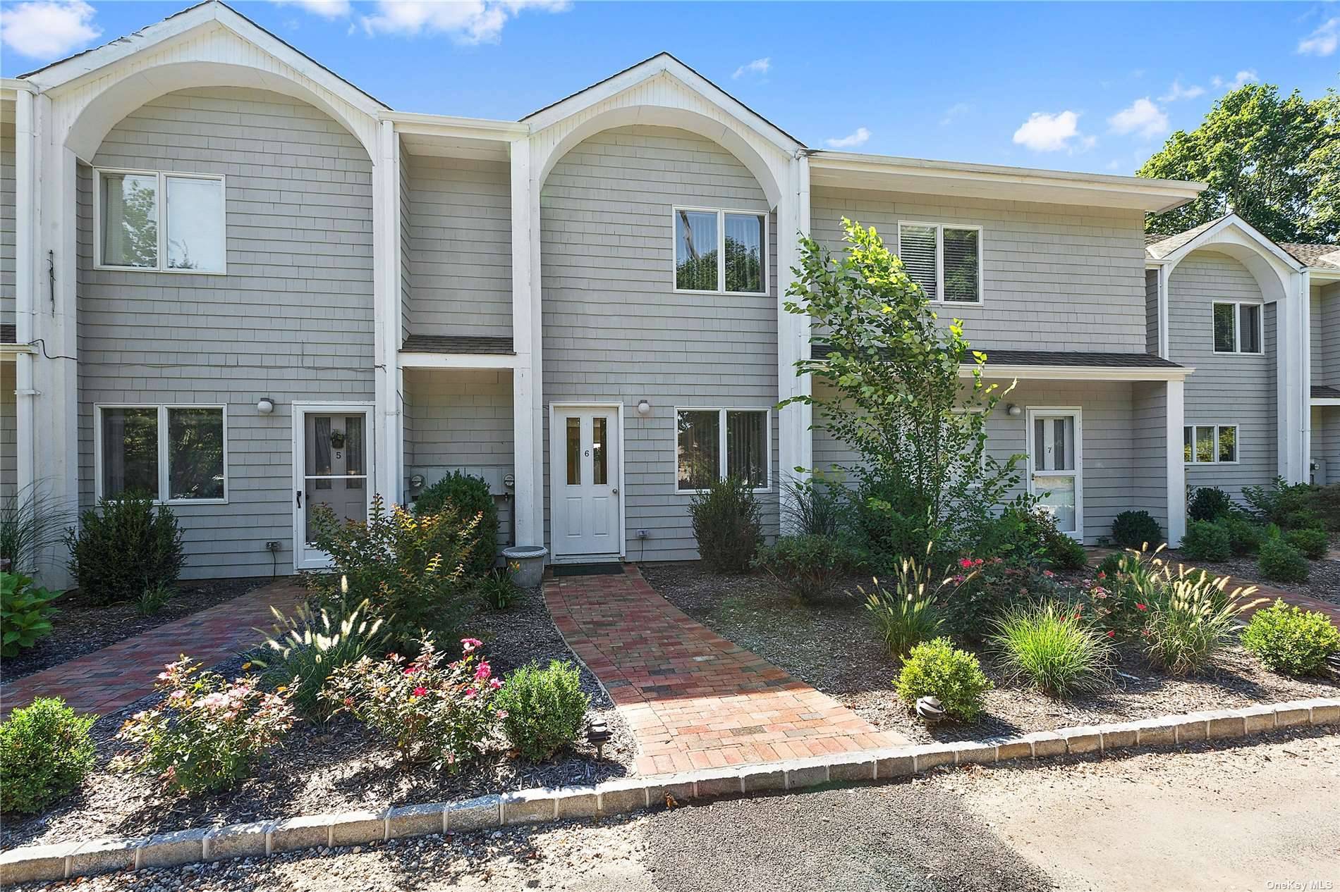 This town house sits right in the heart of Bridgehampton, close distance to village shops restaurants, the Hampton Jitney and the LIRR train station.