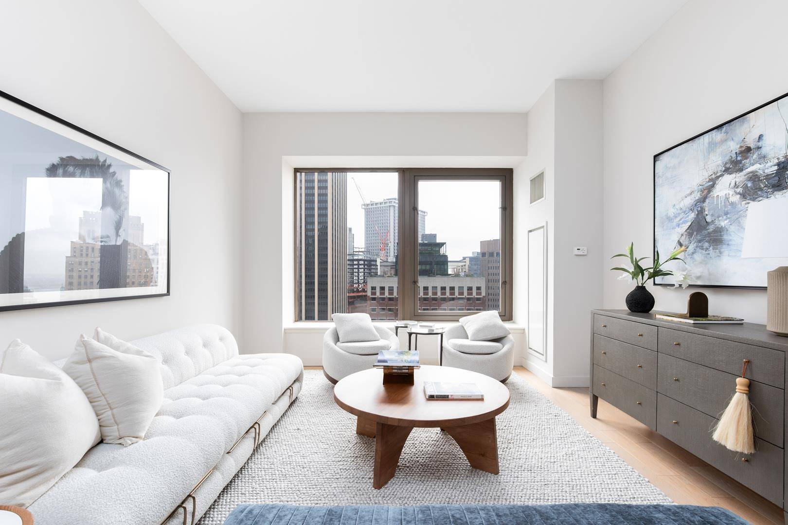 Platinum Properties is proud to present residence 31E at 75 Wall Street featuring East river views and high, loft like ceilings.