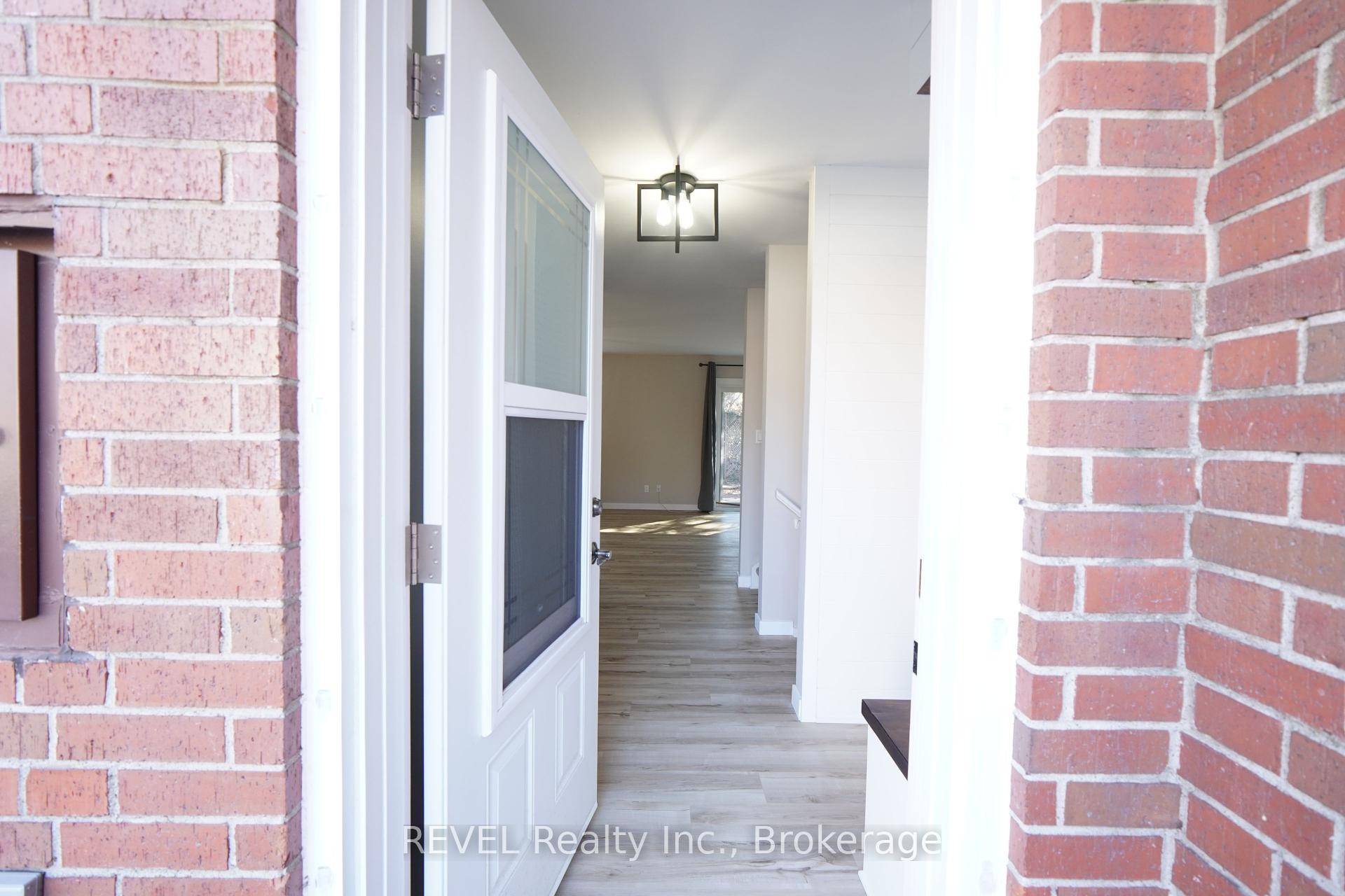 Wow ! Welcome to this amazing 3 bedroom, 1.