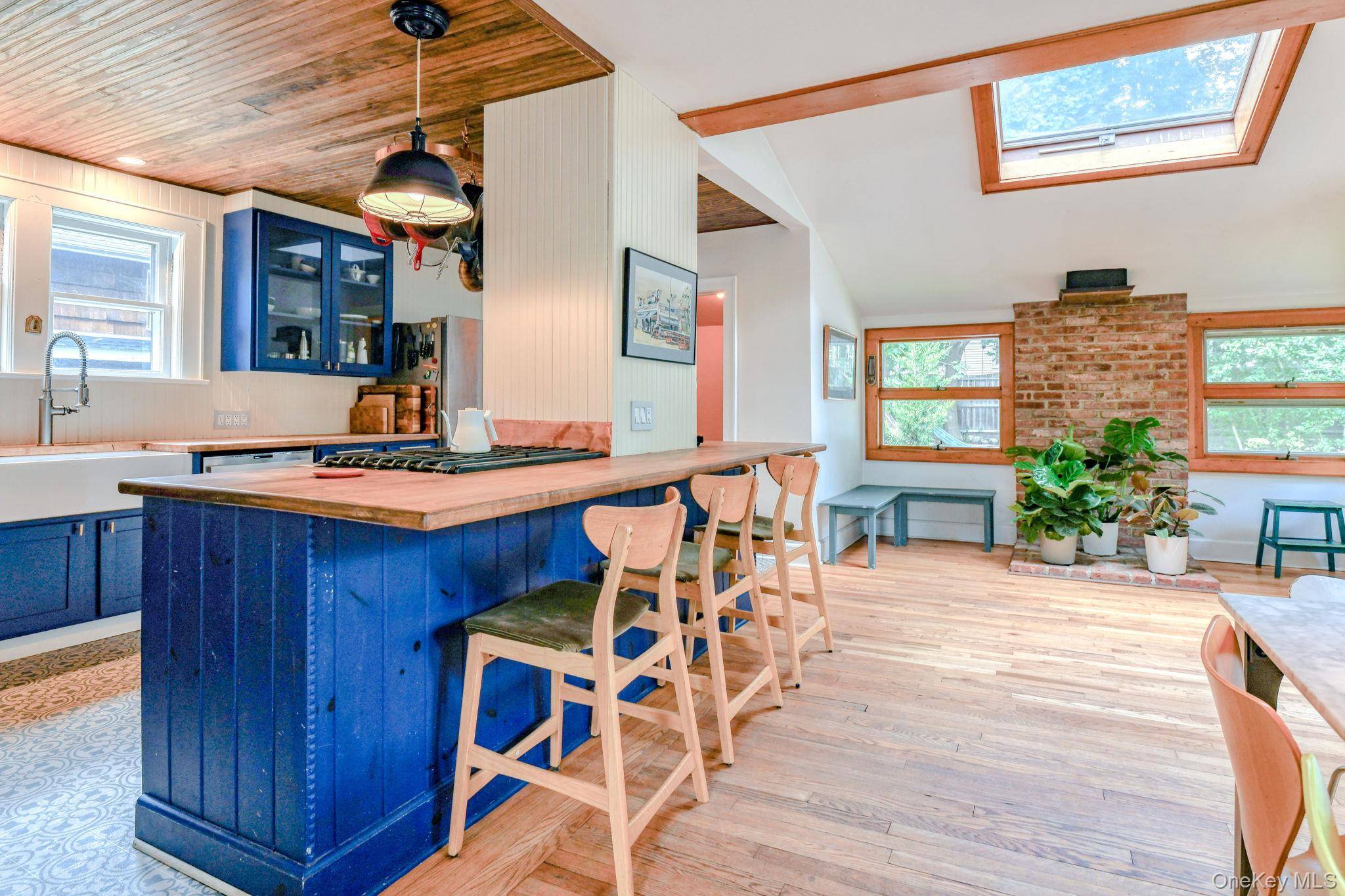STERLING OPPORTUNITY KNOCKS Welcome to 12 Sterling, a charming Colonial on a quiet, highly desired, street in Tappan, New York.