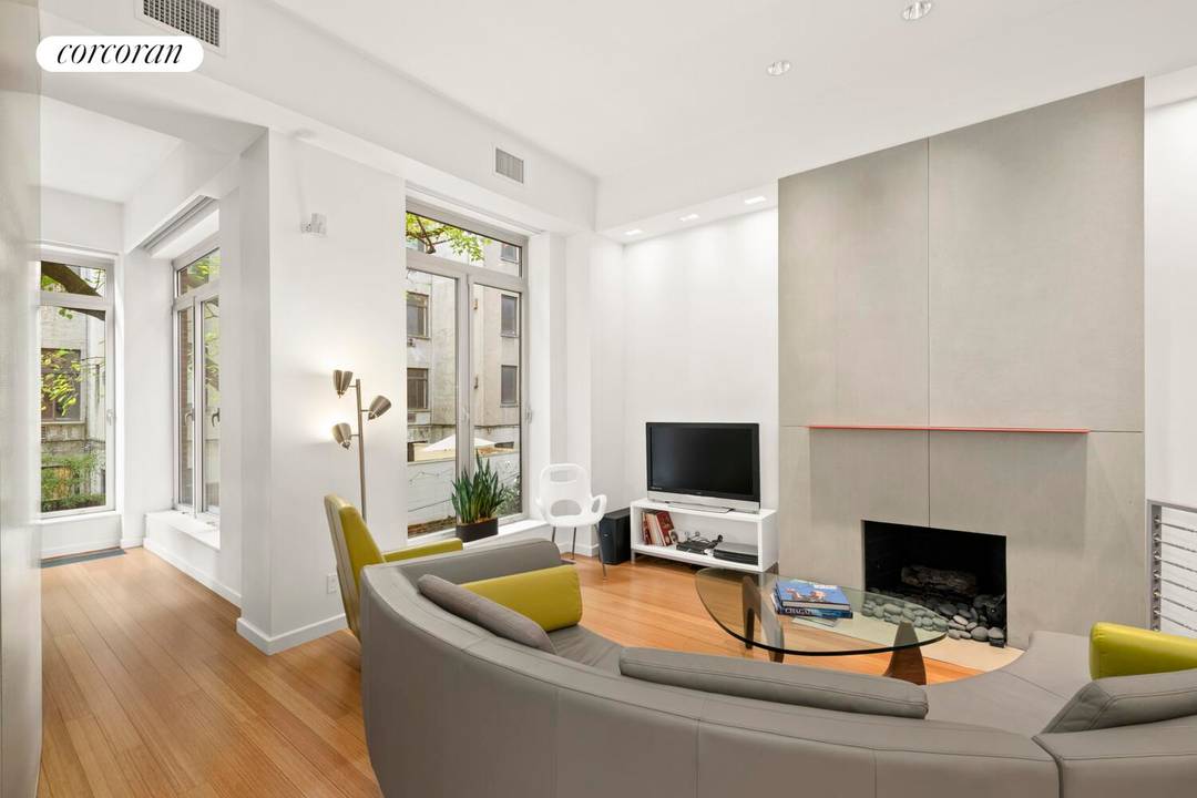 Tranquil Townhouse Like Sanctuary in the Heart of the Upper West Side !