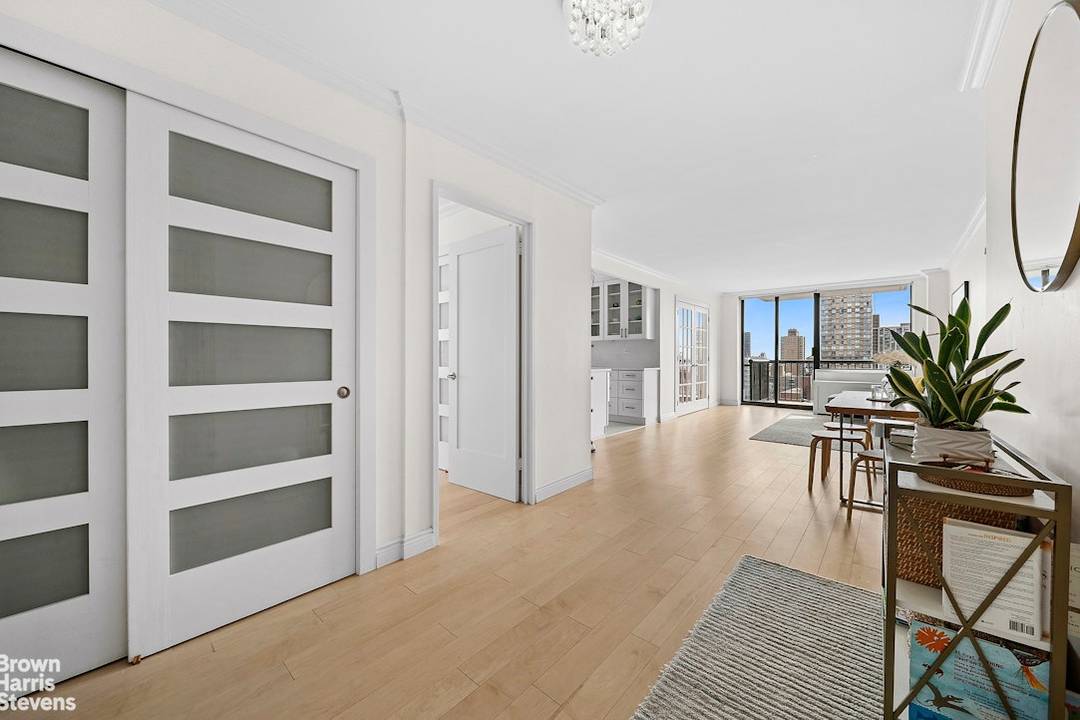 High floor, renovated and bright corner 3 bedroom, 2.