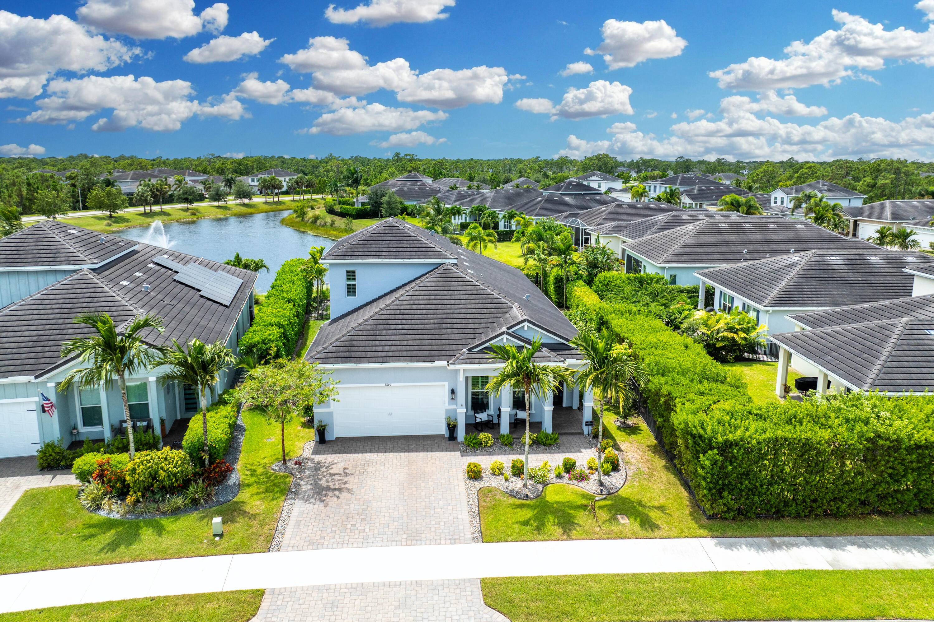 WOW home ! ! ! You CAN have it all from soothing comfort and understated luxury to perfect blend of indoor outdoor living all wrapped into this exceptional LAKEFRONT, POOL ...