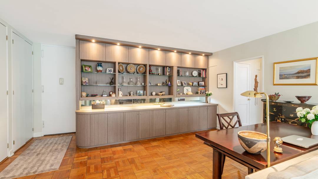Welcome to your dream residence at 420 East 51st Street, Unit 7B !