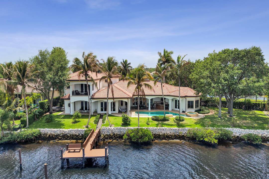 Welcome to Florida living at its best !