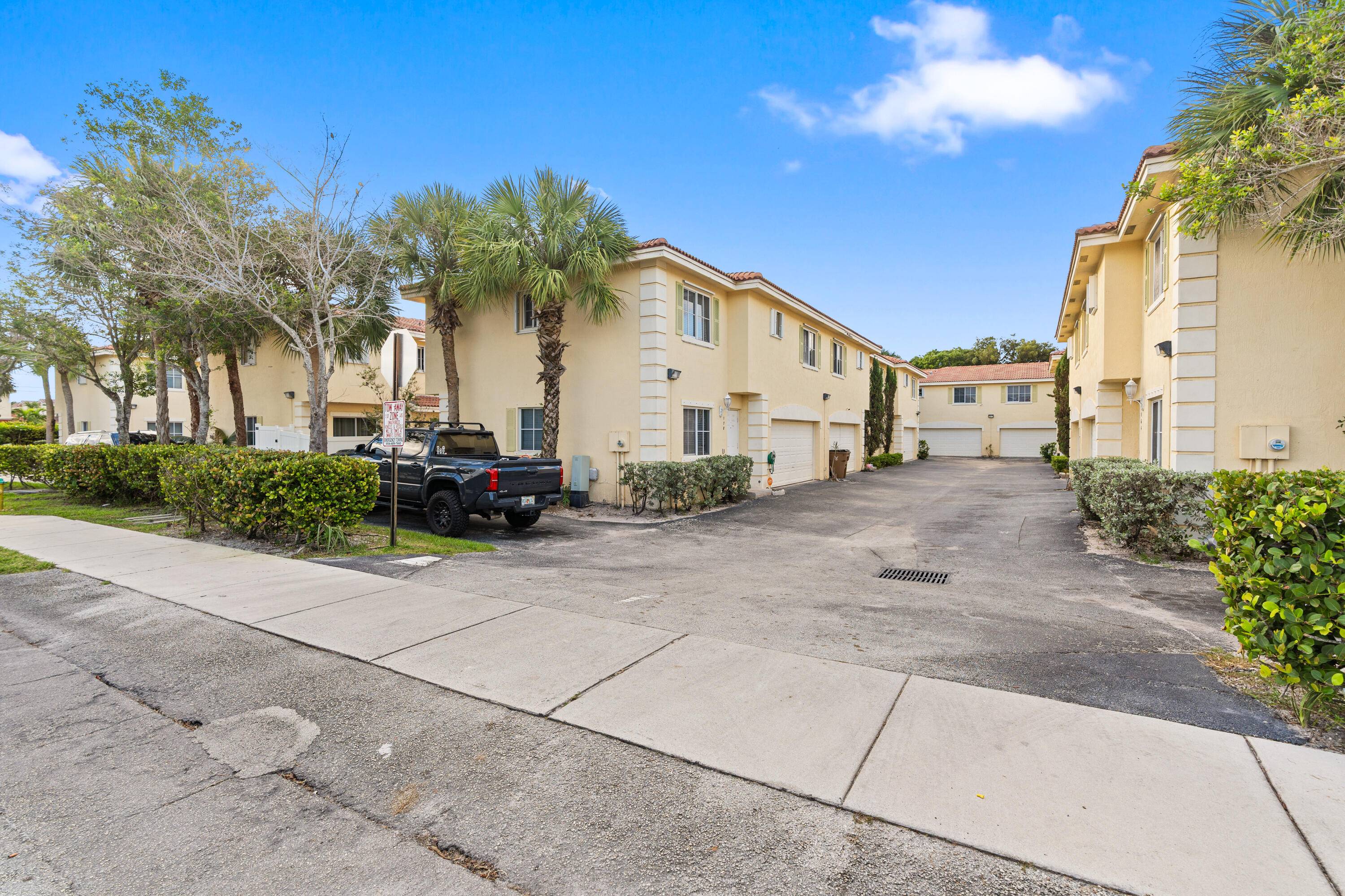 Beautiful Townhouse Home in DEERFIELD BEACH3 Bedrooms 2.