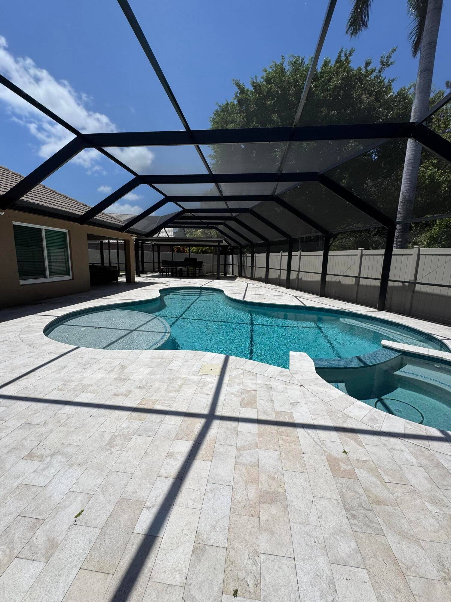 Beautifully maintained home in adorable, community of Sunset Cay.