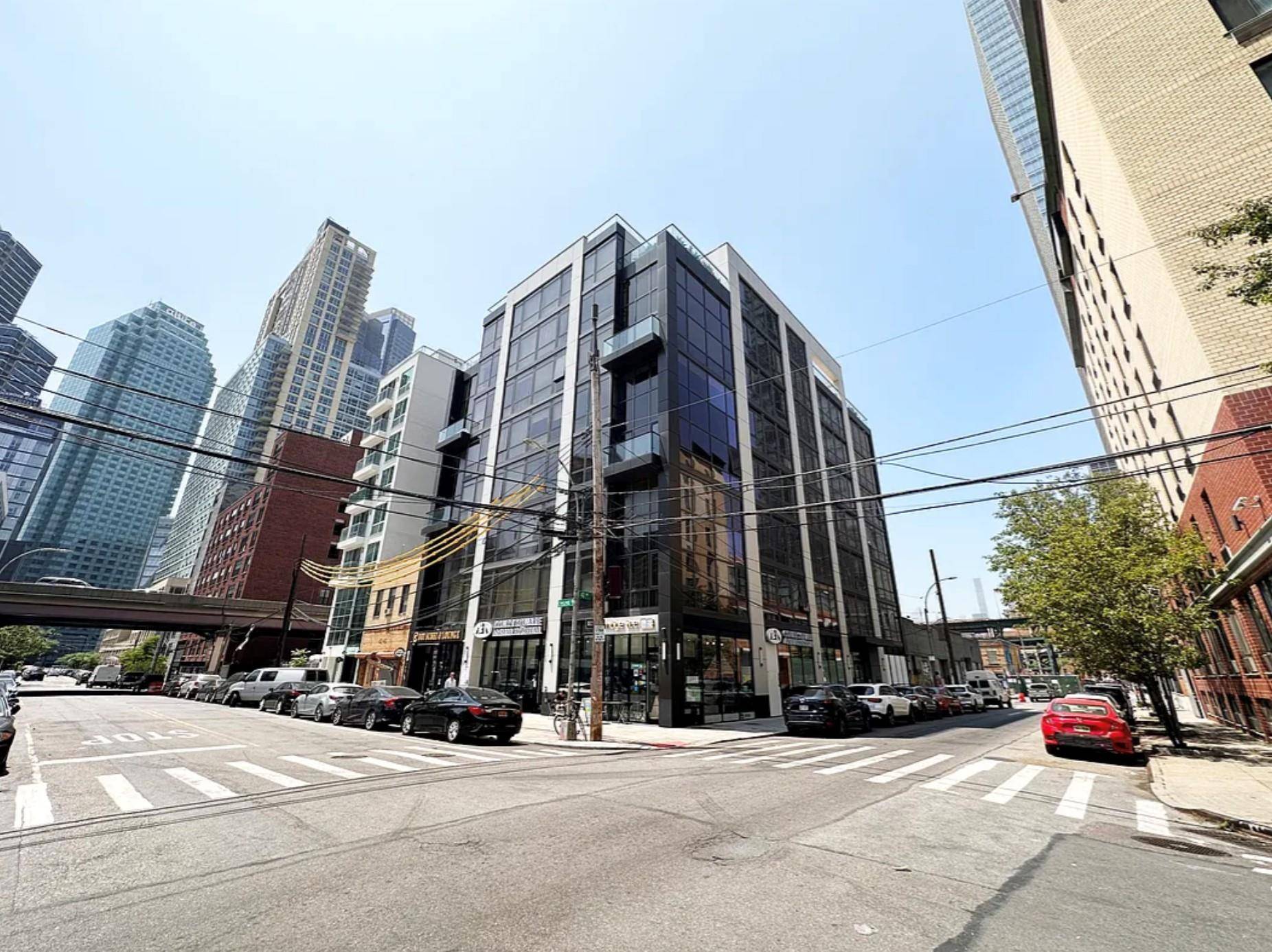 Large 1 Bedroom Apartment with Storage This south facing 1 bedroom apartment comes with a deeded storage unit and is located in Arcadia LIC, one of the few buildings in ...
