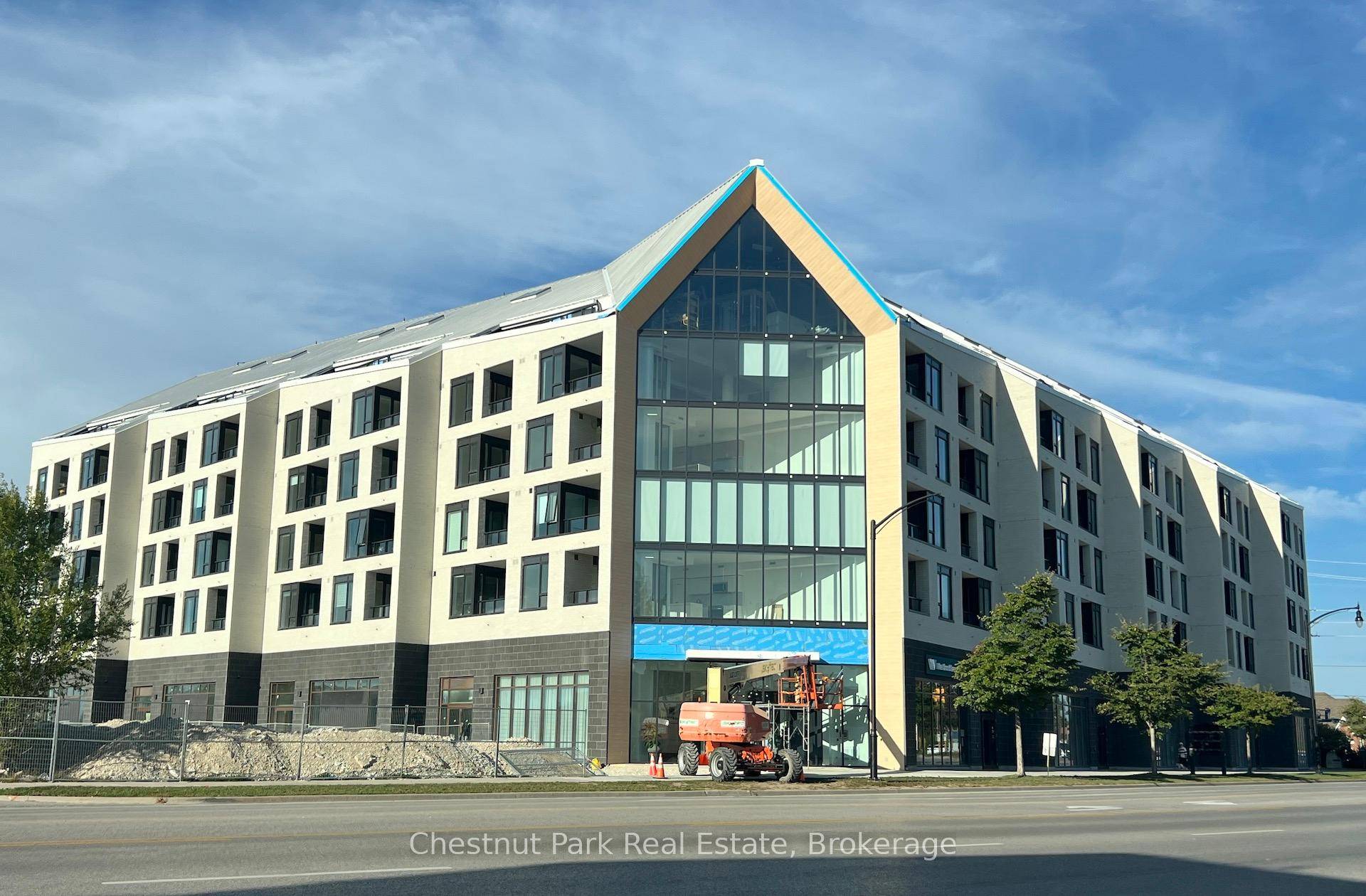 Welcome to your dream home in the heart of Collingwood this never lived in, fully furnished 2 bedroom, 2 full bathroom condo offers the perfect blend of luxury, convenience, and ...