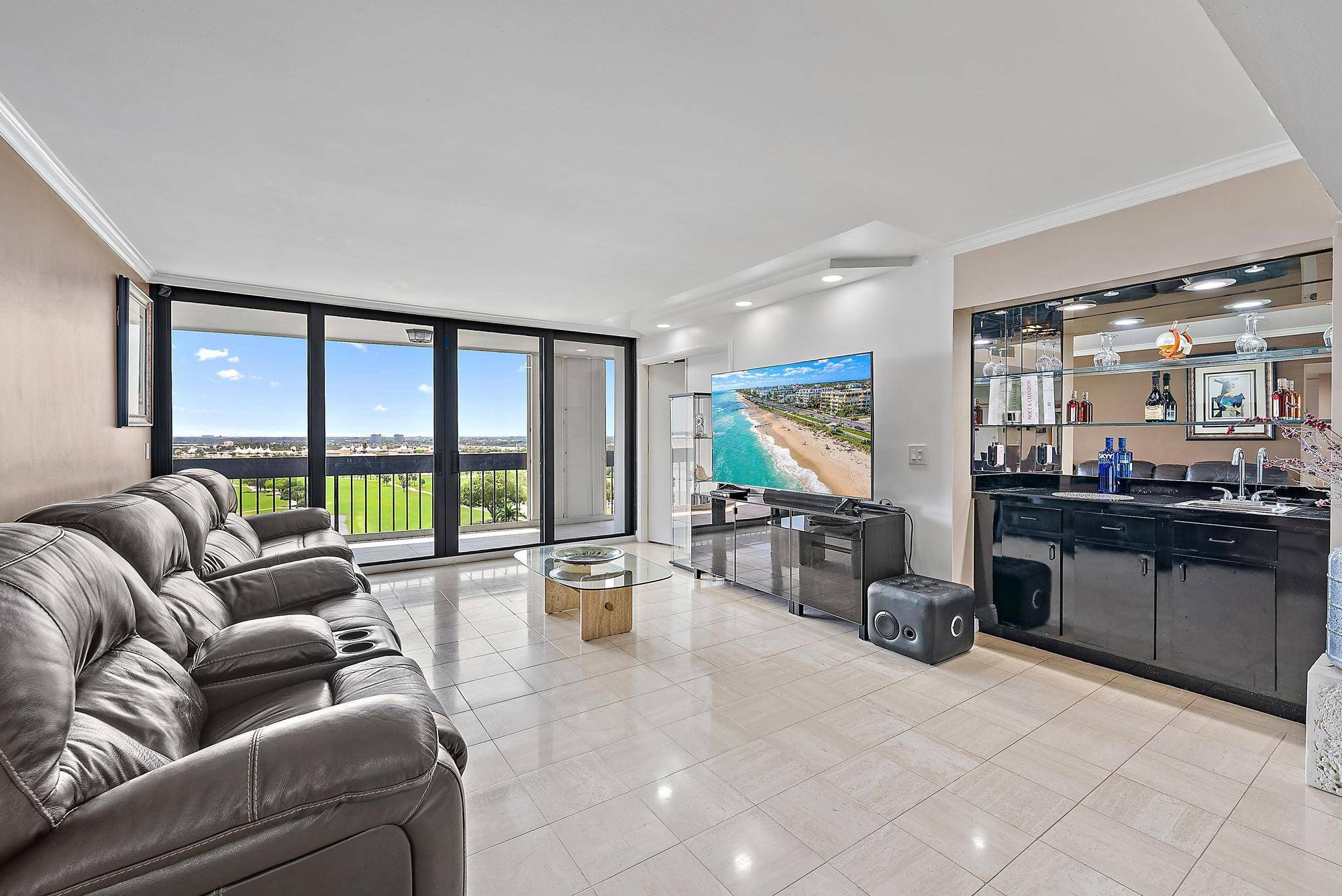 MOTIVATED SELLER ! Welcome to the Lincoln Tower, this 3 bed, 2 bath, 12 floor condo has spectacular South East views !