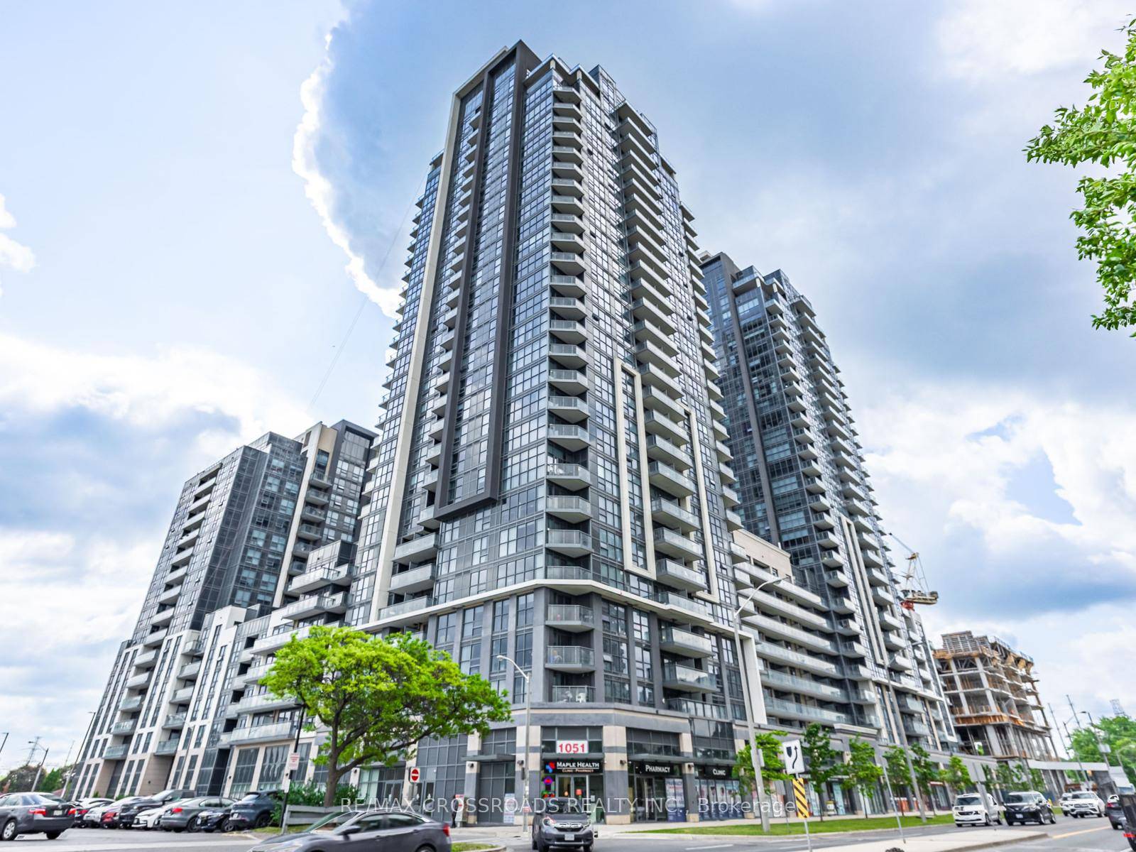 This move in ready two bedroom condo suite in the charming Woburn community comes with locker and parking.