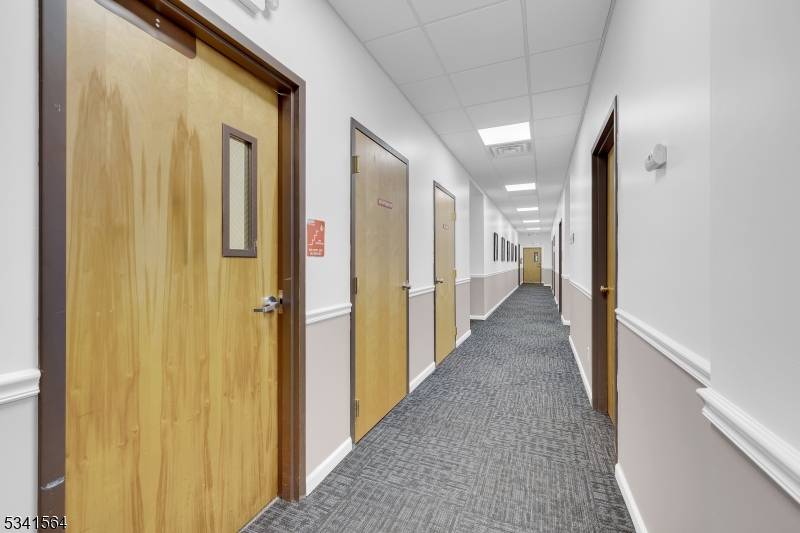 Amazing prime ground floor space for lease, reception 5 consultation rooms, each 10x12 ft.