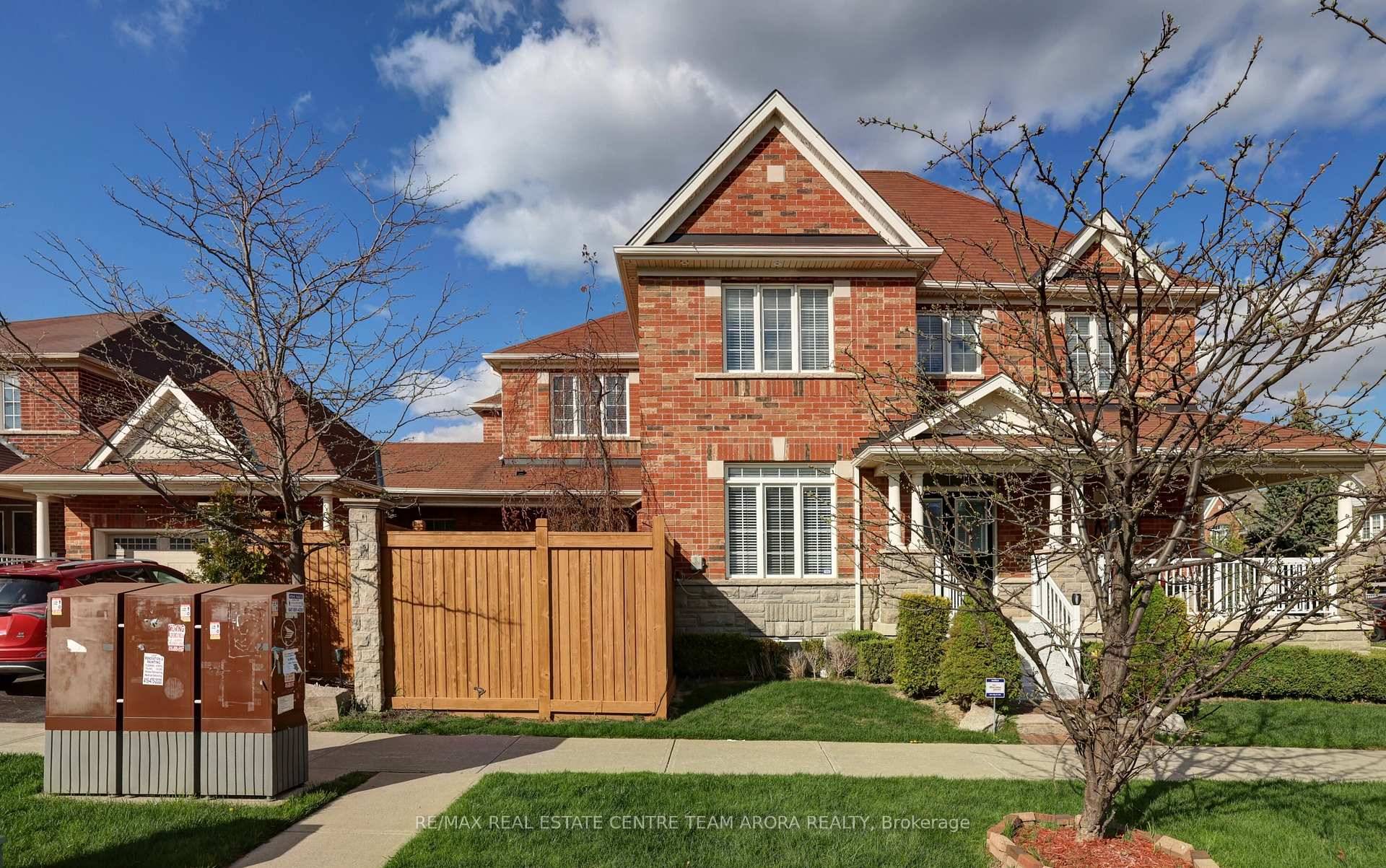 Step into luxury with this spacious 2, 180 sq ft executive townhome on a premium corner lot in one of Bram West's most desirable neighborhoods.