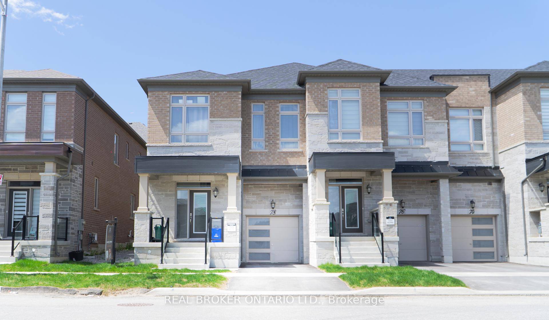 Rare And Stunning End Unit Freehold Townhome In The Sought After City Of Richmond Hill.