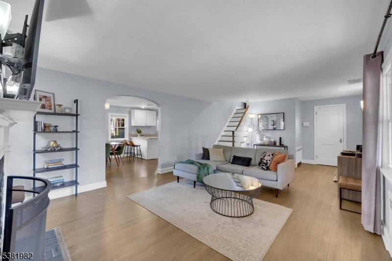 Welcome to this beautifully maintained 3 bedroom, 1.