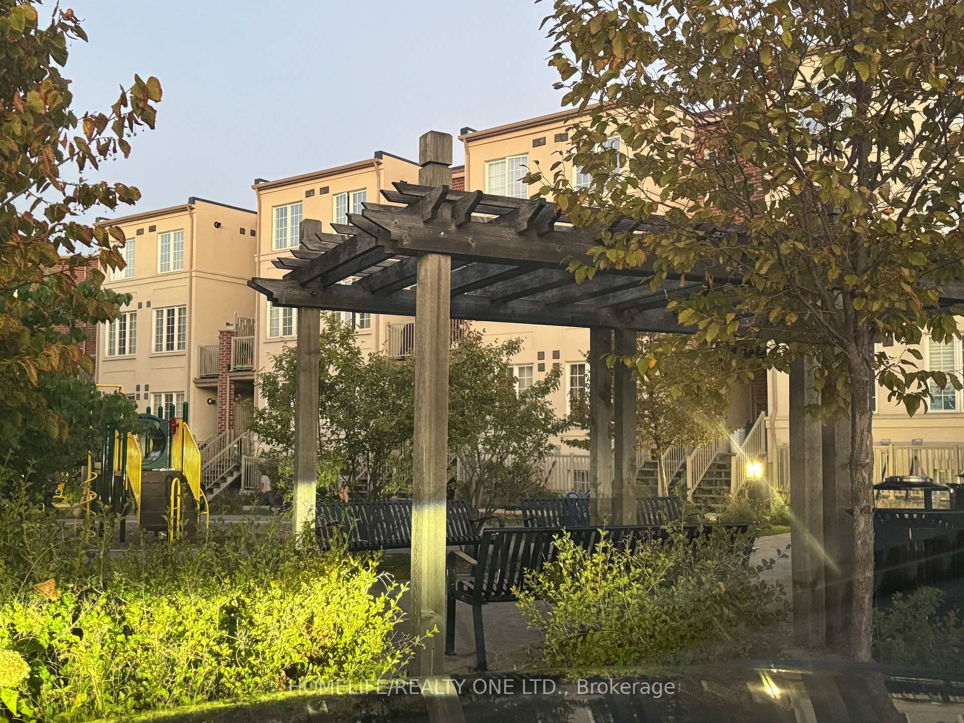 Welcome To This Beautifully Maintained Stacked 4 Bedroom Townhome Located In The Highly Sought After West Rouge Neighbourhood !