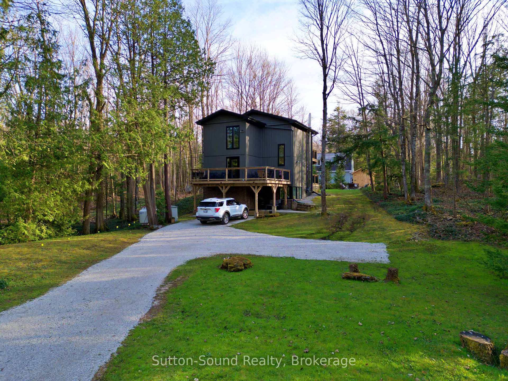 Charming turn key 4 Season Retreat Near Bass Lake !