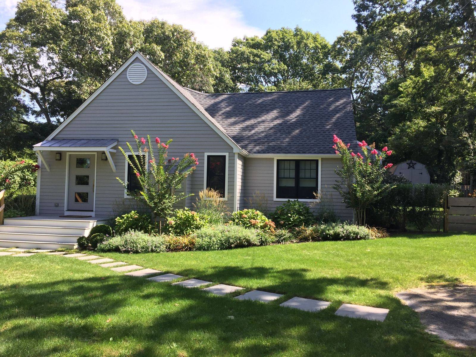 Southampton Beach Cottage With Pool - Moments to Bay