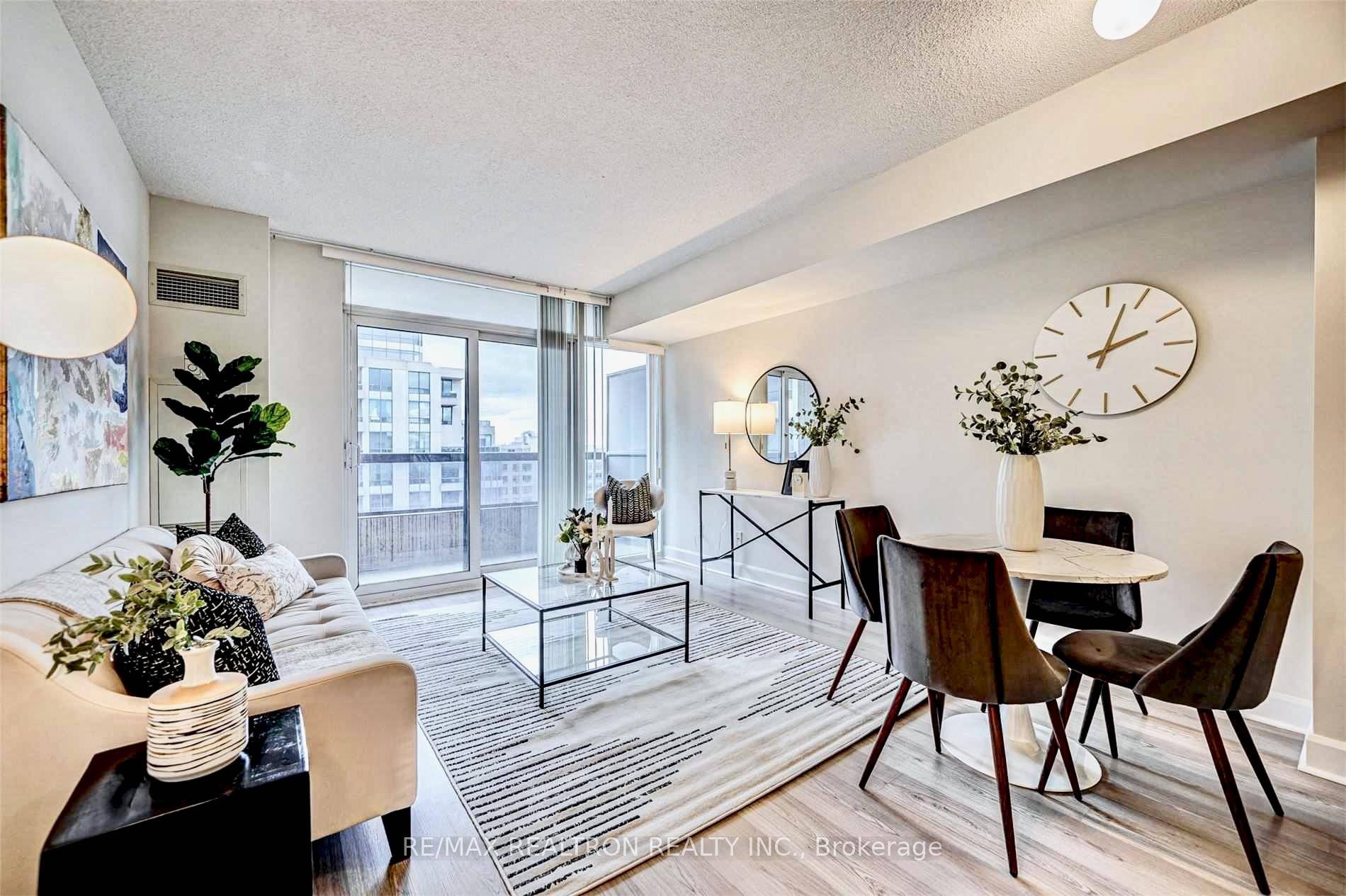 Welcome to Luxury Triomphe Building In The Heart of Yonge amp ; Finch, Built By Tridel with 5 Star condo Amenities Outdoor Tennis Court, Virtual Golf, Bowling Alley, Indoor Swimming ...