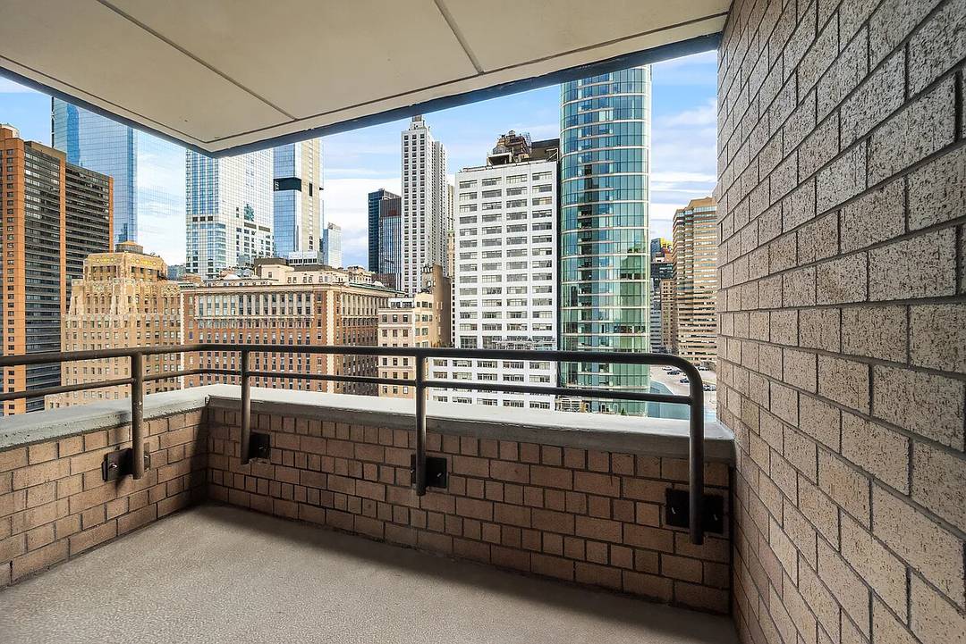 Sorry, no pets. Perched on the 20th floor, this bright one bedroom with private balcony offers open eastern views of the WTC and New York Harbor.
