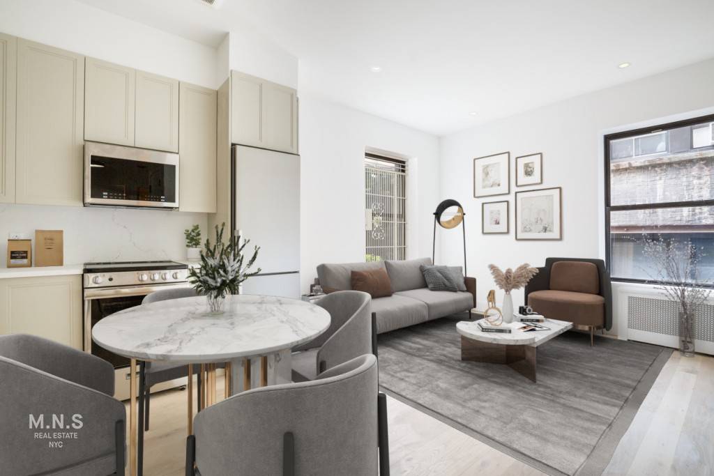 Beautifully Renovated 2 Bedroom Apartment Available No Fee !
