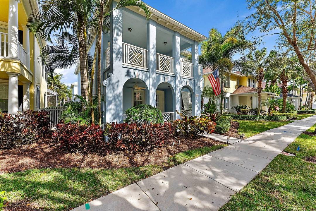 Welcome to this beautiful fully furnished Martinique home.