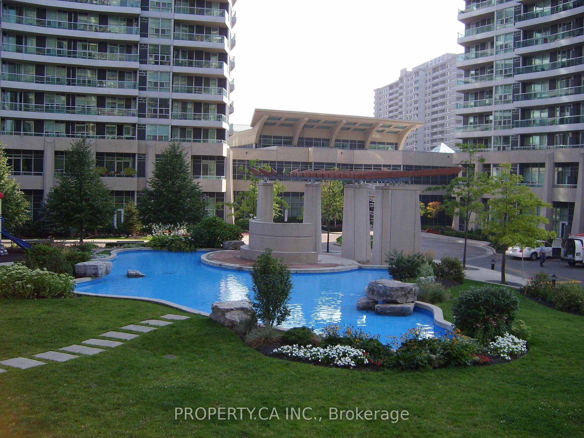 Spacious 1 Den With 2 Full Bathrooms Located in the Heart of Mississauga.
