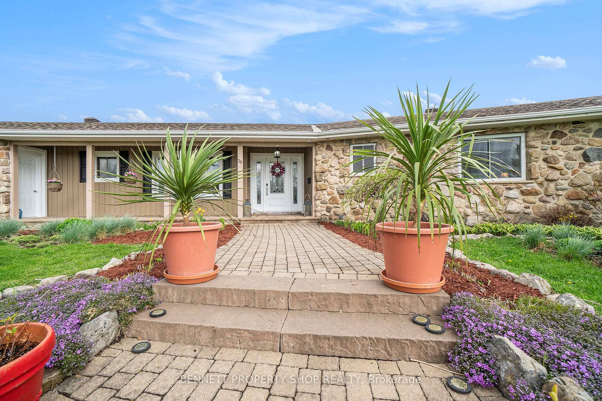 Luxury Bungalow Designed for Family Living amp ; Entertaining Indoors and Out !
