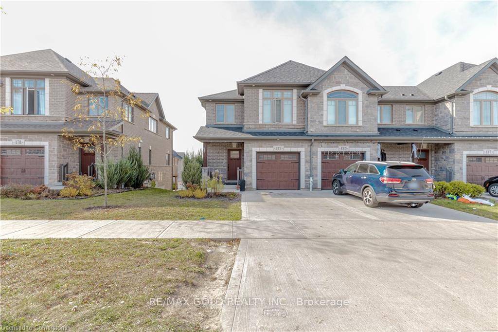 Discover this bright and airy 3 bedroom, 4 washroom home, nestled in a beautiful neighborhood surrounded by lush green spaces.