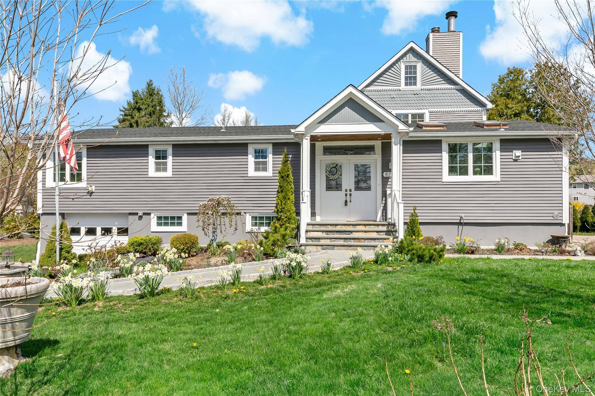Come view this well kept private home in the heart of Yorktown.