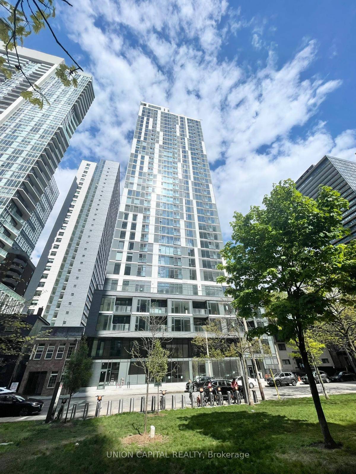 Available Nov 1st ! Luxury 3 Bedroom Ivy Condo South West Corner Unit with Premium Finishes amp ; Laminate Flooring Throughout.