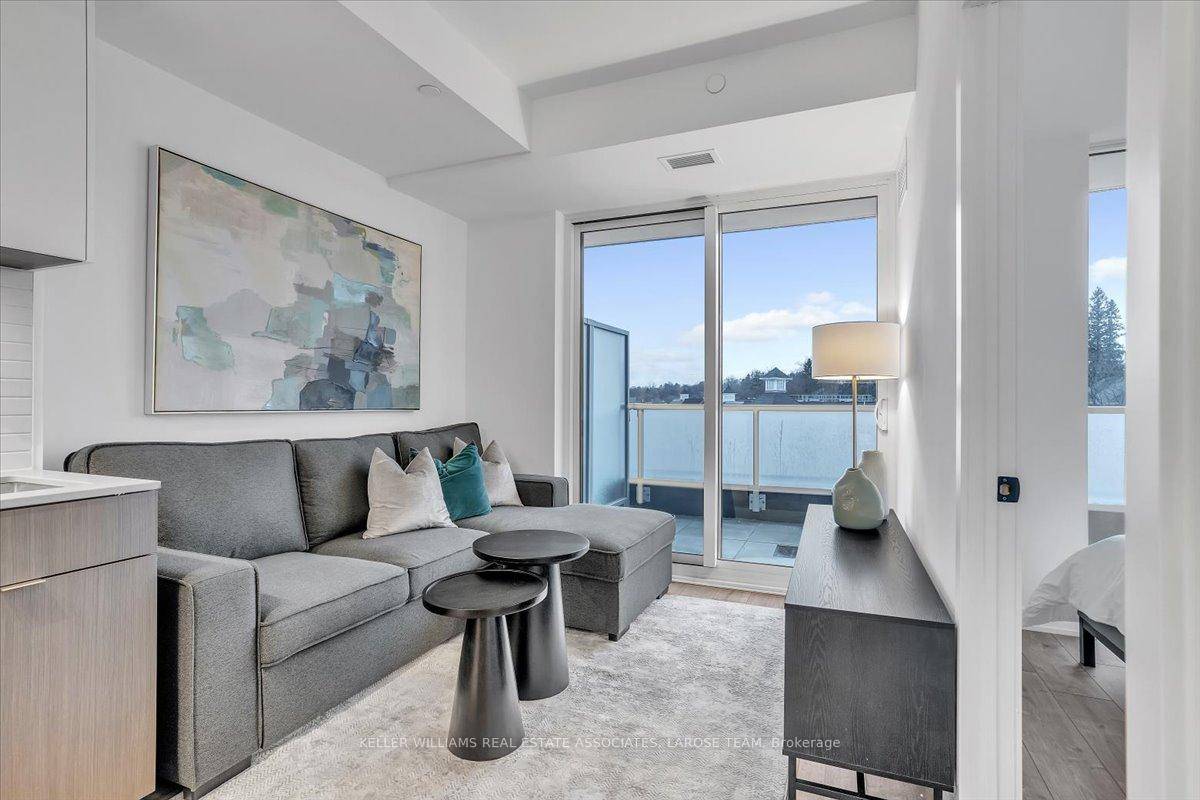Brand new and fully furnished unit !