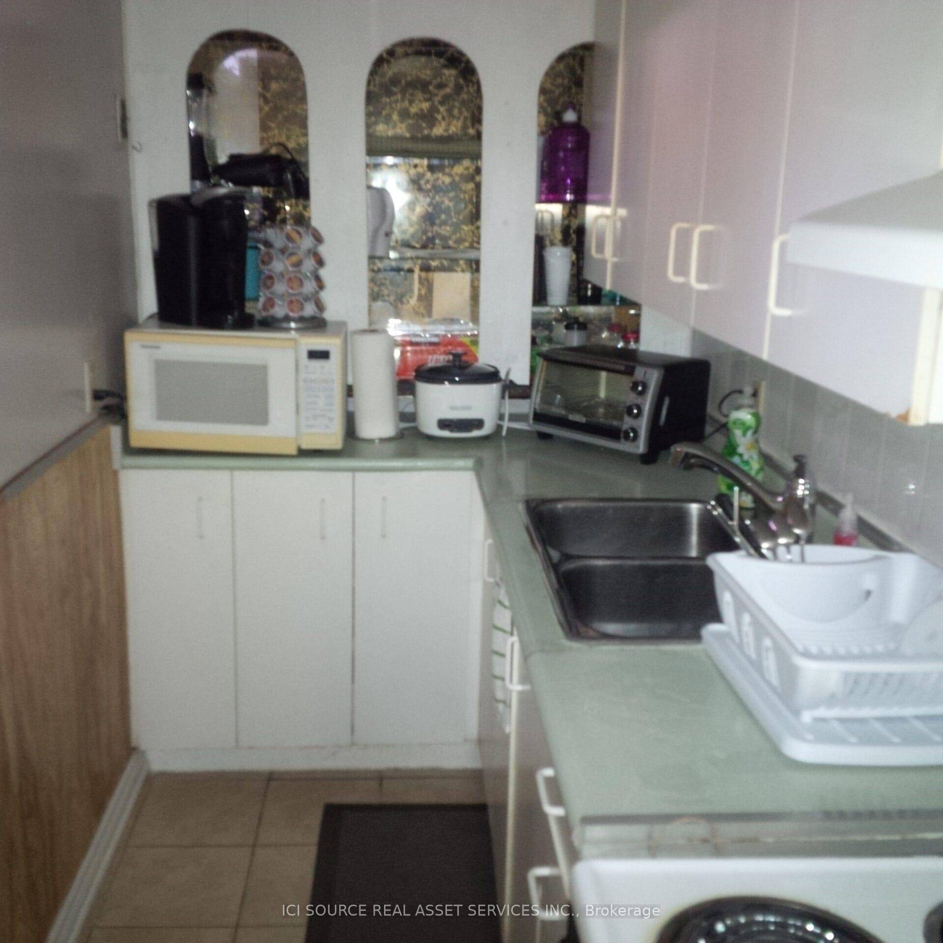 3 bedrooms high ceiling separate entrance washing machine amp ; dryer utilities included 1 washroom with shower and bathtub kitchen dining area parking for one vehicle Steeles amp ; Bathurst ...
