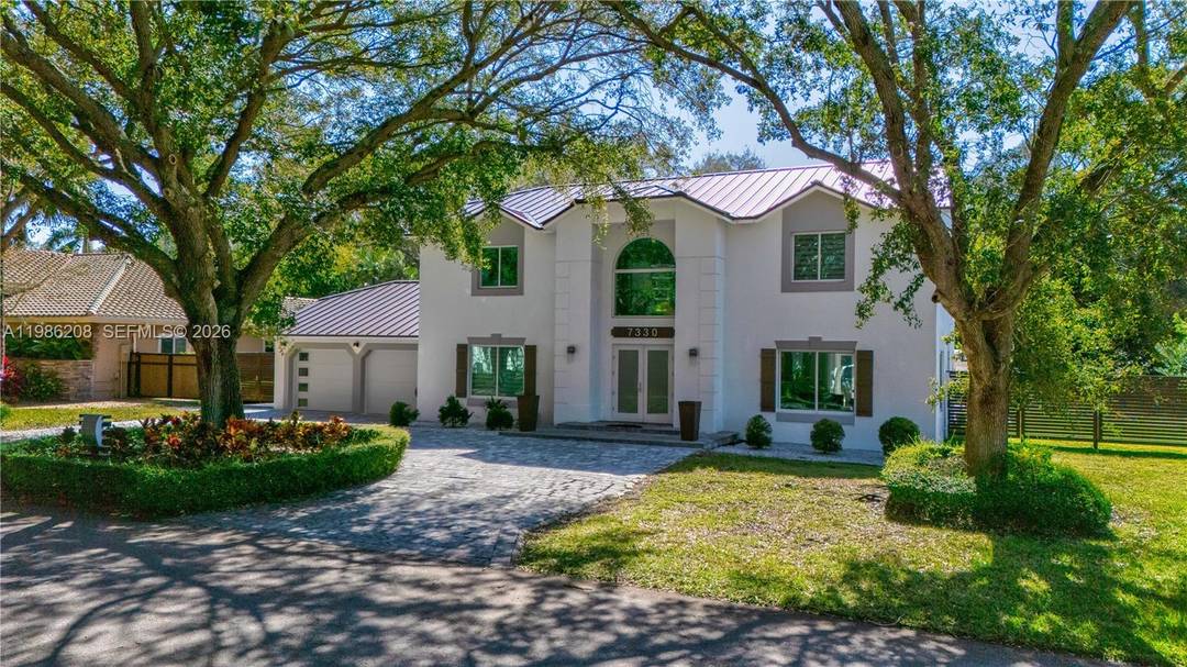 Stunning residence located in Palmetto Bay, LIVING AREA BY APPRAISAL 3.