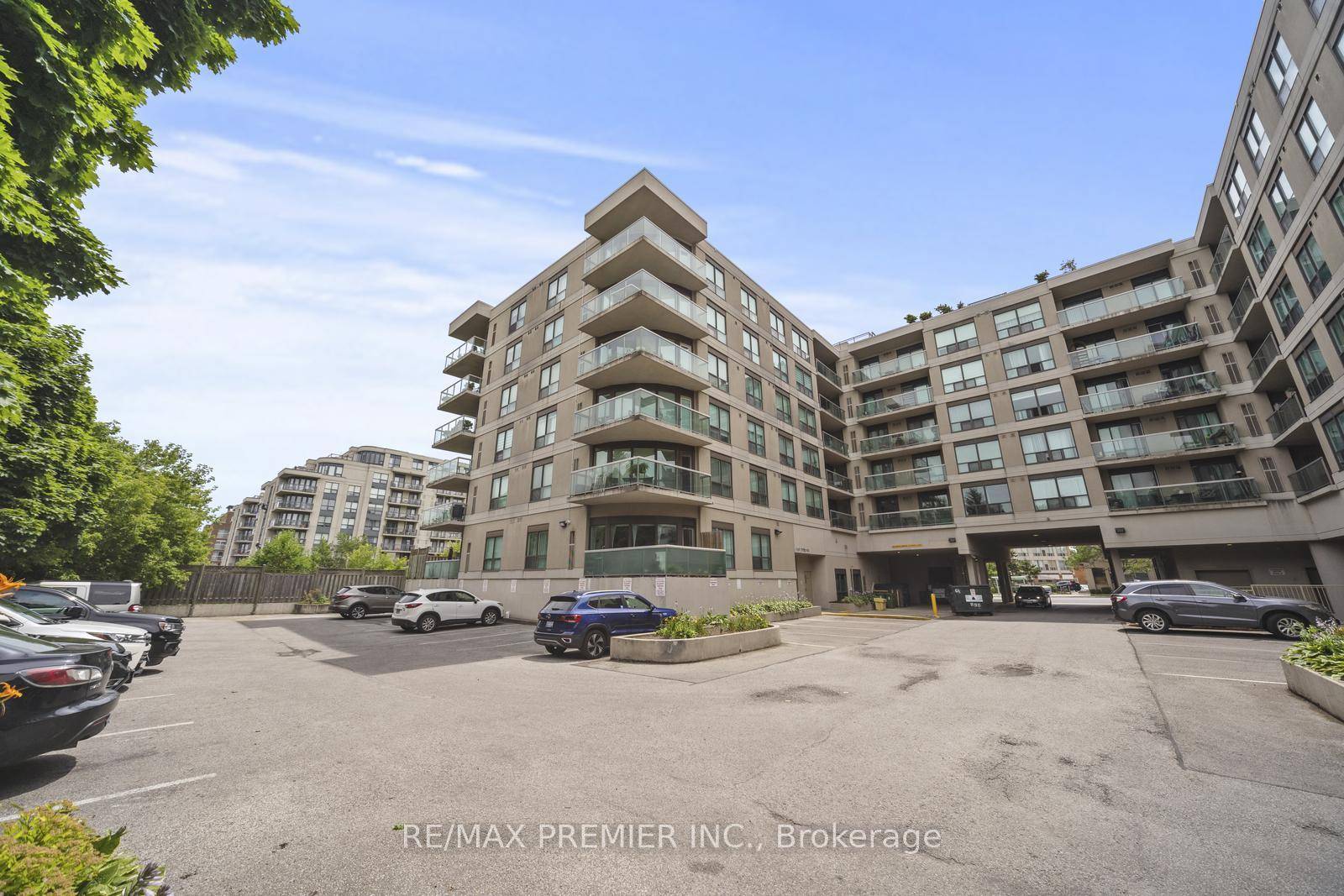 Beautiful Style Condo, 2 Split Bedrooms, 2 Washrooms, full en suite bath, Granite Counter Tops, Breakfast Bar, Open Concept Kitchen, Spacious Master Bedroom With Laminate Flooring, Bbq On Rooftop Terrace, ...