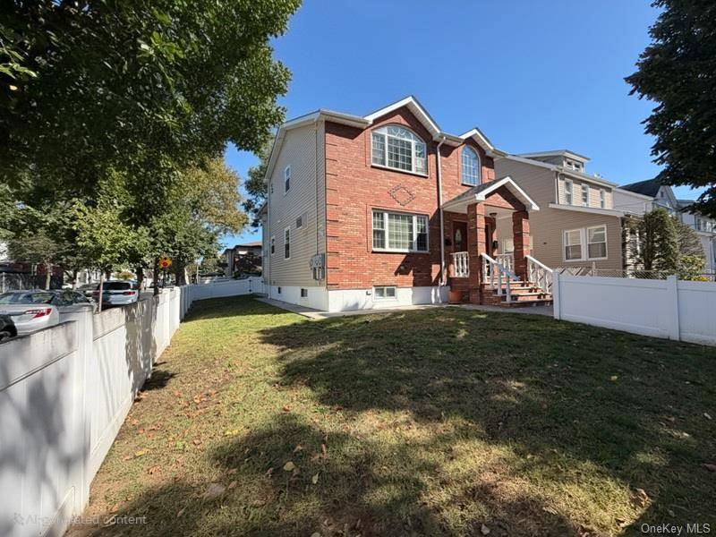 Rosedale Spacious 3 Bedroom, 2 Bathroom Apartment.