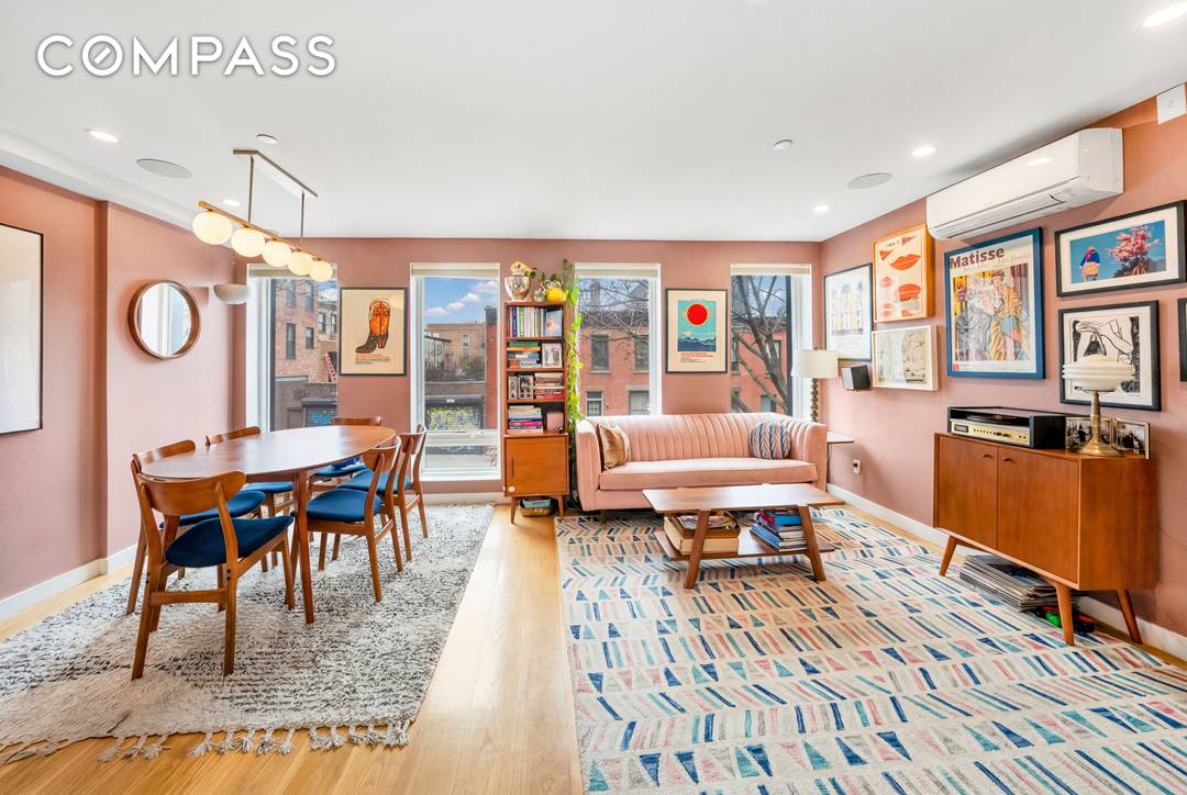 Welcome to the apartment that has everything one could hope for !