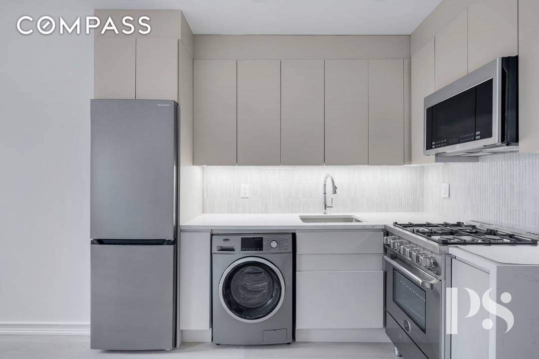 ! RENOVATED SPONSOR UNIT NO BOARD APPROVAL !