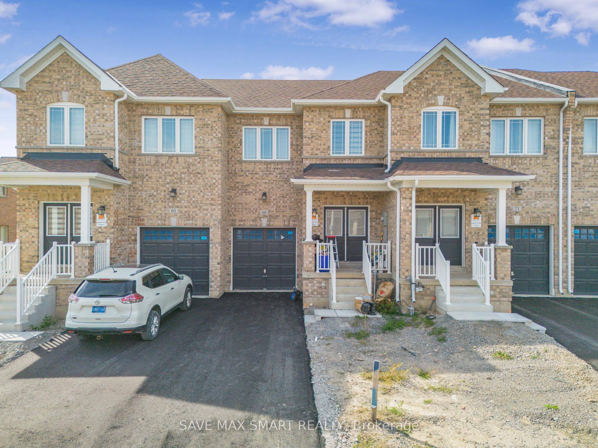 Experience modern elegance in Thorolds sought after luxury community !