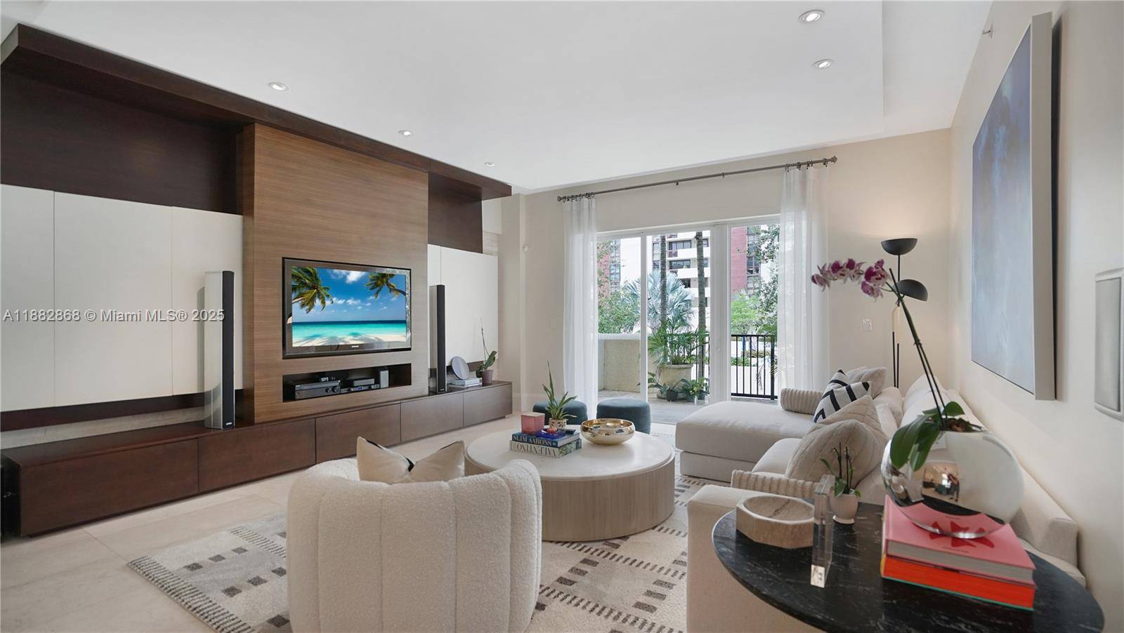 Spectacular Residence in the Heart of Coral Gables This 3 bedroom, 3.
