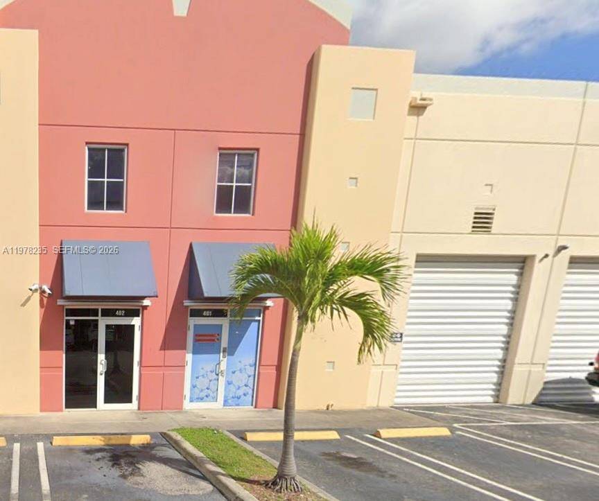 Centrally located in Doral with quick access to major highways, this property offers the ideal setup for your business.