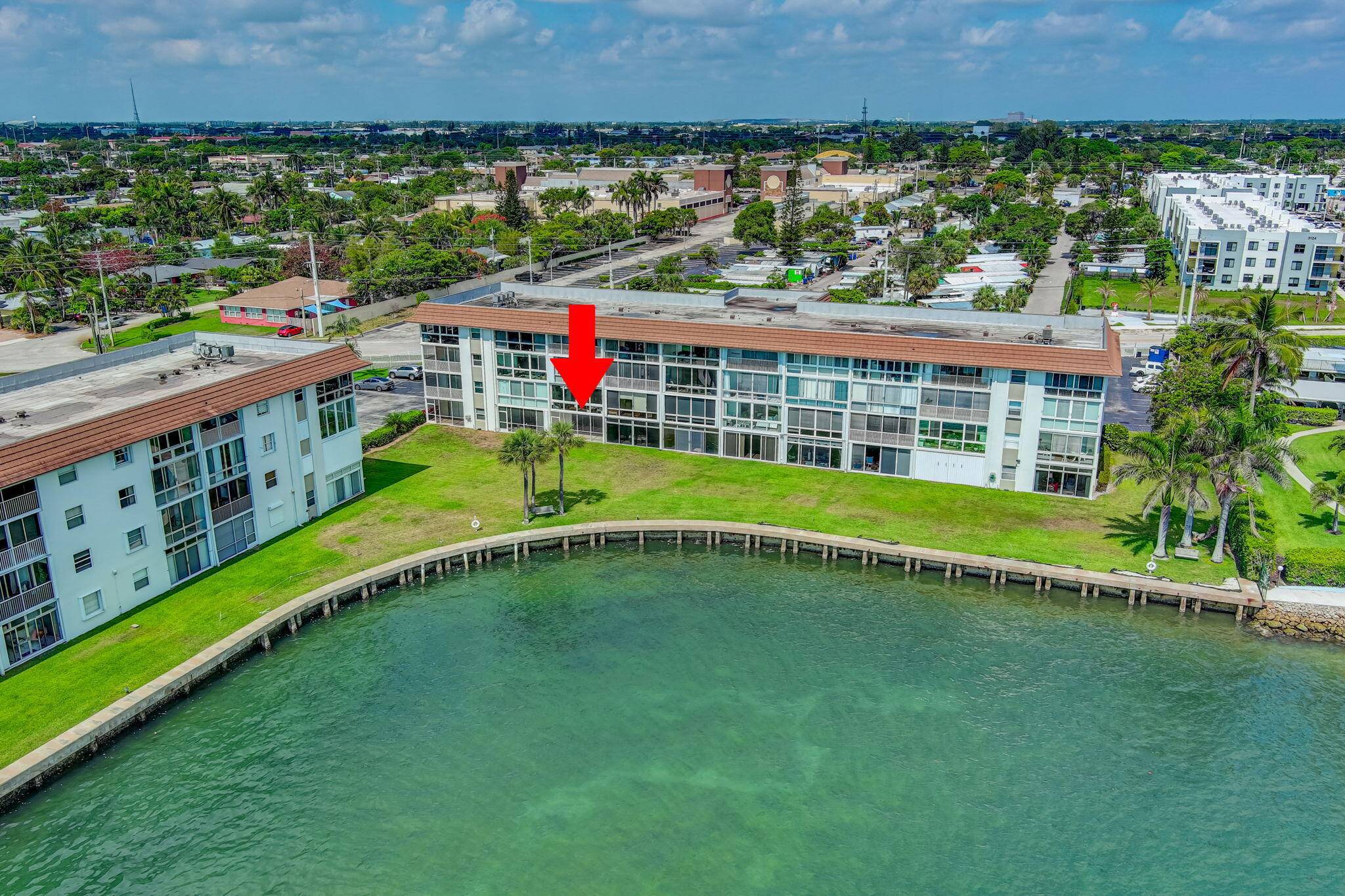 Modern 1 bedroom condo on the Intracoastal !