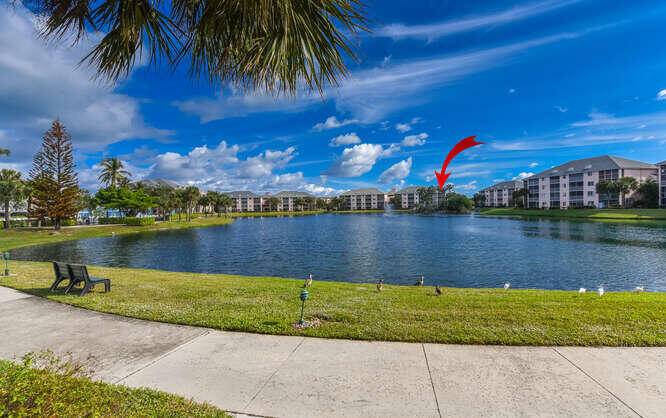 End Unit Townhouse with gorgeous lakeview.