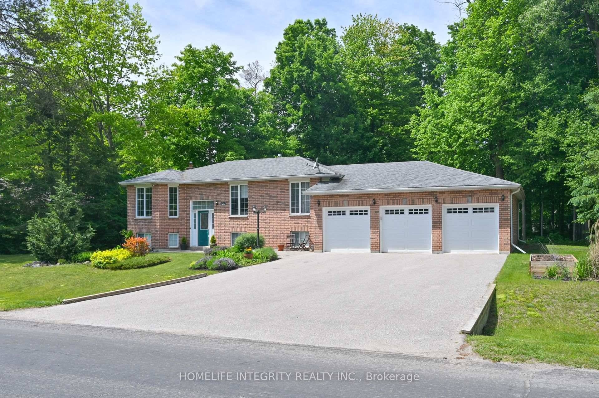Always in demand the quiet hamlet of Everett and we have here one of the best models of raised bungalows in the enclave in very well cared for condition.