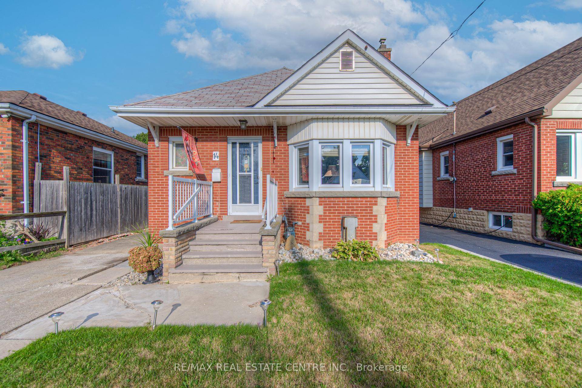 Beautiful 2 bedroom, 1. 5 bath bungalow in fantastic southeast Hamilton neighbourhood.