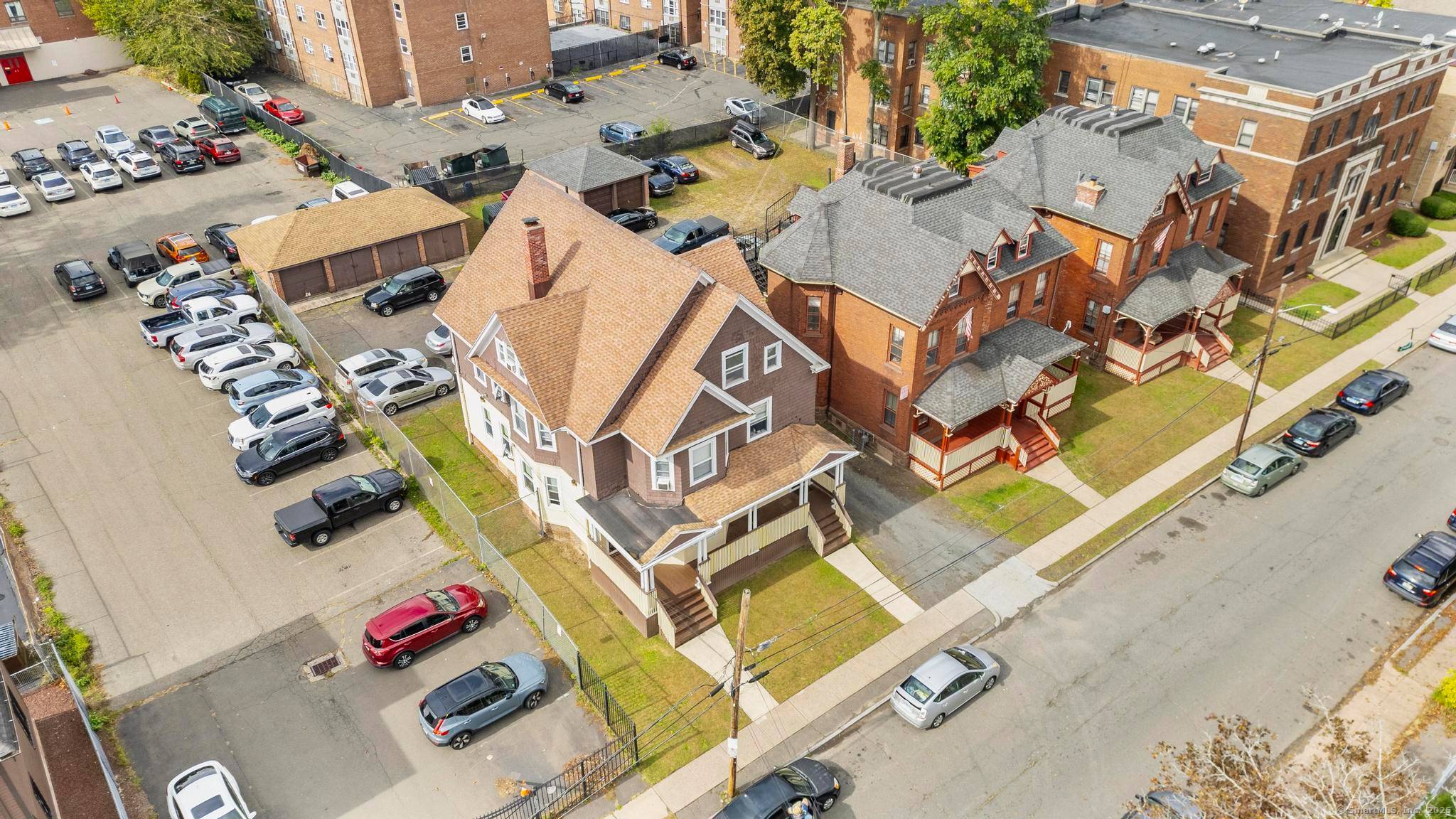 Outstanding 16 unit investment opportunity in Hartford's fast growing South Green medical corridor.