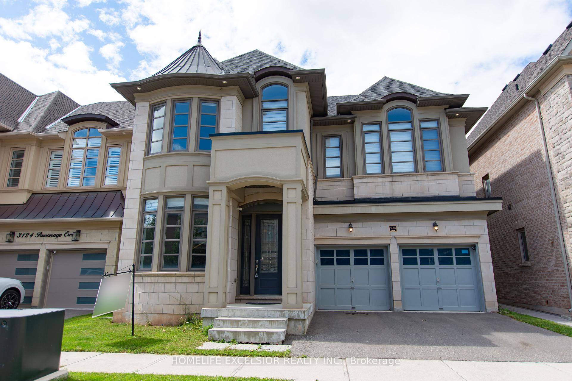 RAVINE LOT. Luxury Residences on A Quiet Street, Built by One of The Most Reputable Fernbrook Homes !