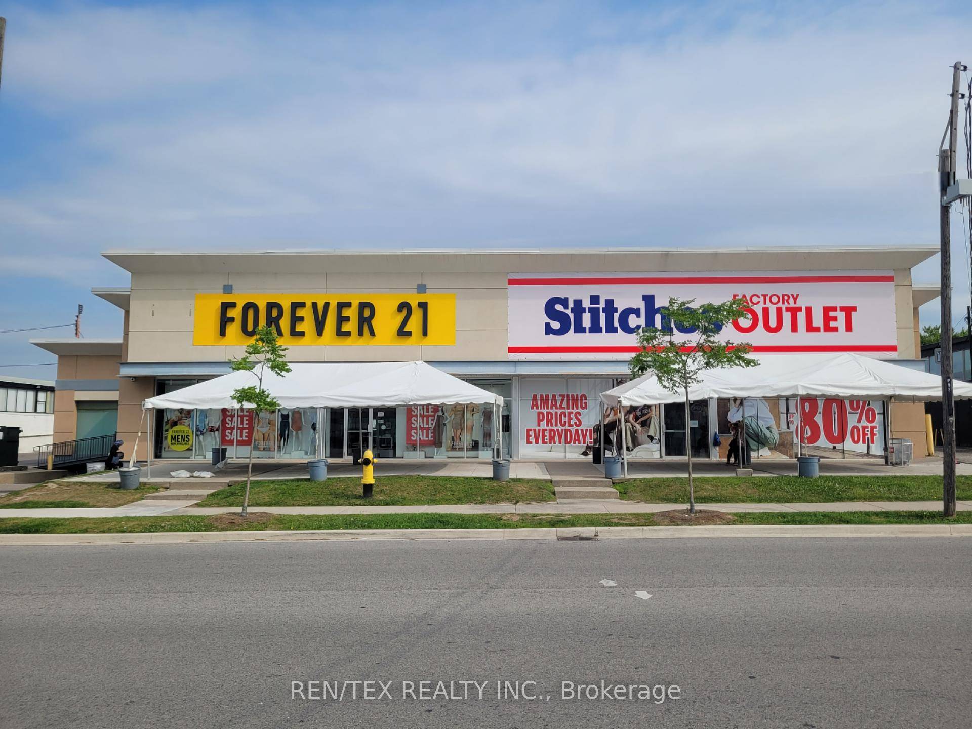 Very Rare 1 2 Freestanding building Stitches Side on Orfus Rd.