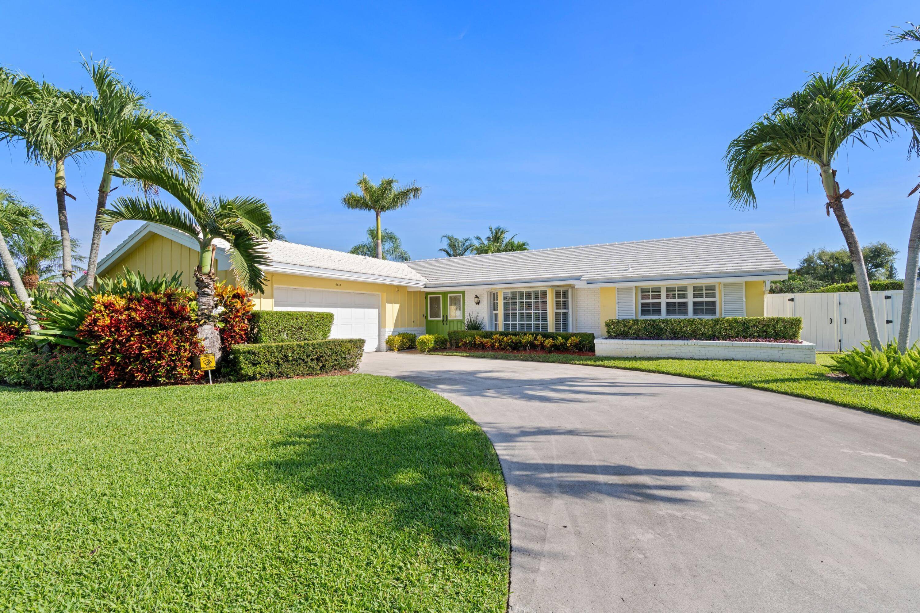 Fully updated, and beautifully appointed mid century home in the sought after JDM PGA Estate neighborhood, w no HOA fees.
