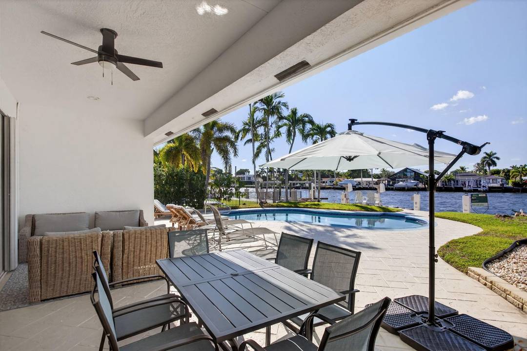 FOR SALE AND FOR RENT. PRIME LOCATION.